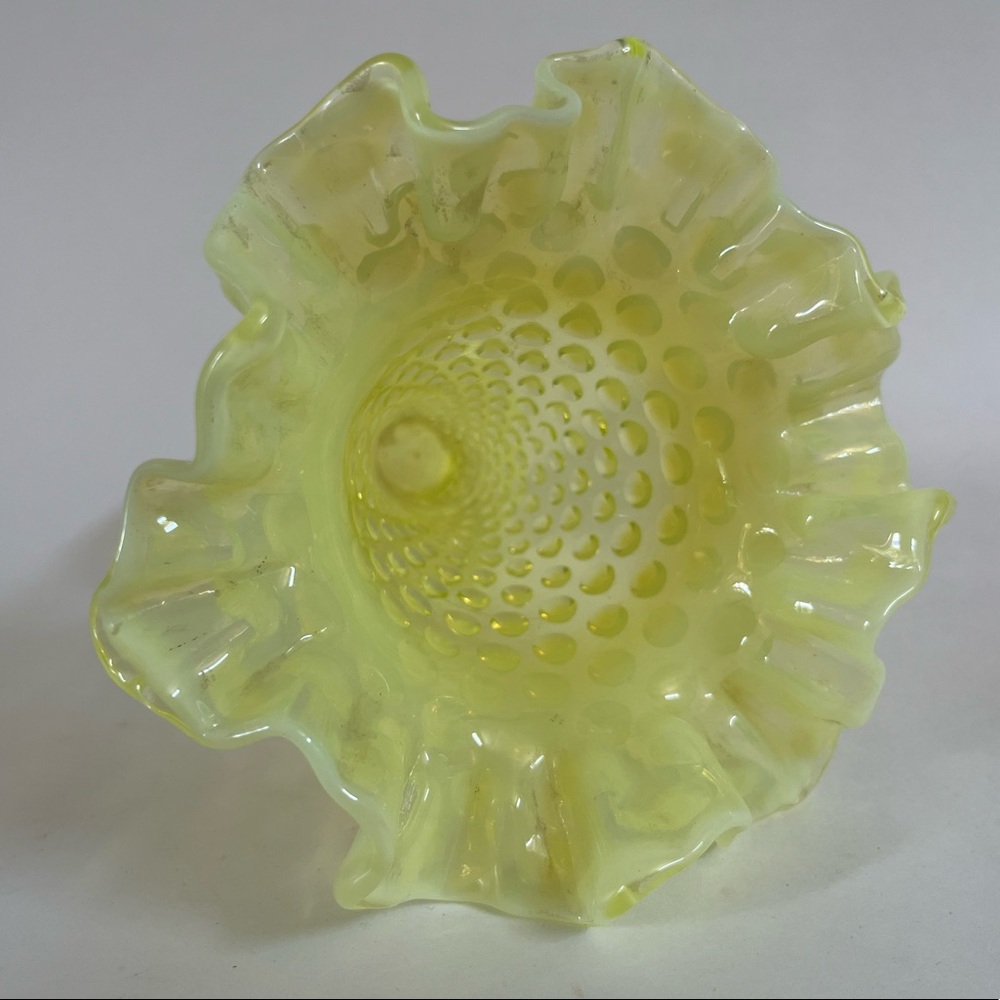 •Vintage Fenton Vase Topaz Yellow Hobnail Uranium Vase• - Picture 6 of 12